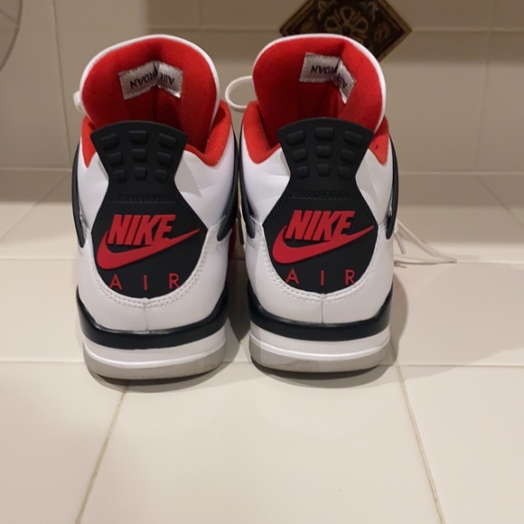 Air Jordan retro 4 Fire Red